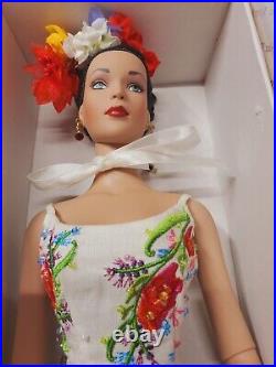 Tonner Doll Tyler Wentworth TROPICO TW1302 tag stand box asian bent knees