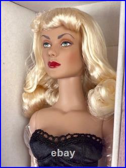 Tonner Effanbee Divinely Daphne 16 Doll NIB Brenda Starr Lingerie BD0400 2004