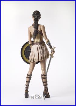 Tonner Gal Gadot Deluxe Wonder Woman Training Armor-sword, Shield, Stand-nrfb