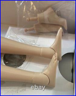 Tonner NUDE Arwen Evenstar from The Lord of the Rings preowned extra feet