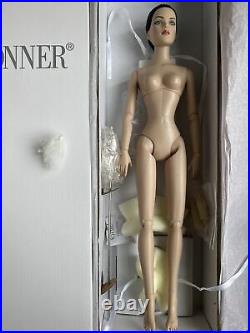 Tonner NUDE CLASSICAL TYLER WENTWORTH 16 2014 FASHION Doll + Box Stand Shipper