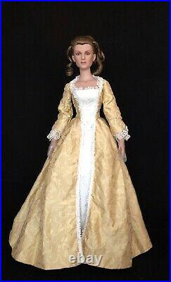 Tonner Pirates of the Caribbean ELIZABETH SWANN COURT GOWN DOLL