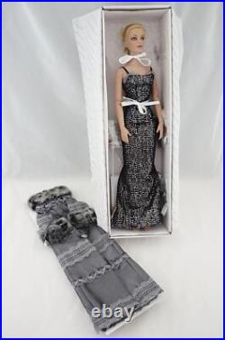 Tonner Pure Platinum Sydney 16 Doll Nrfb Fao Edition