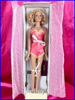 Tonner RTW Satin Sydney Chase Doll LE 1000 NIB Brass Horse Exclusive TW9320 16