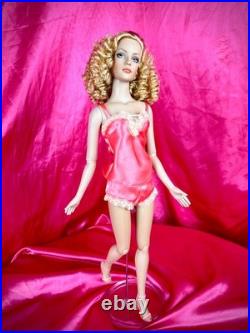 Tonner RTW Satin Sydney Chase Doll LE 1000 NIB Brass Horse Exclusive TW9320 16