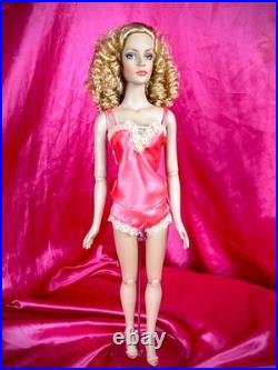 Tonner RTW Satin Sydney Chase Doll LE 1000 NIB Brass Horse Exclusive TW9320 16