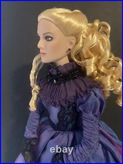 Tonner -Re-Imagination -Goldilocks -Mint in box with stand complete LE200