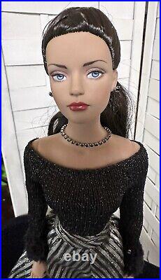 Tonner Ready To Wear Shimmer Sydney Redressed In Black Diamond Outfit-read