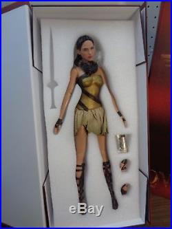 Tonner Red Deluxe Box -wonder Woman Training Armor-no Sword/shield /stand