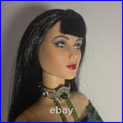 Tonner Sister Agnes Dreary Doll Watching the Garden Die with Box & unused Stand