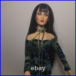 Tonner Sister Agnes Dreary Doll Watching the Garden Die with Box & unused Stand