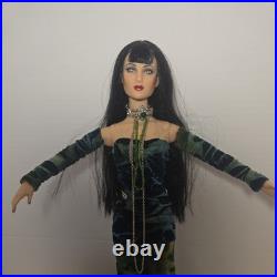 Tonner Sister Agnes Dreary Doll Watching the Garden Die with Box & unused Stand