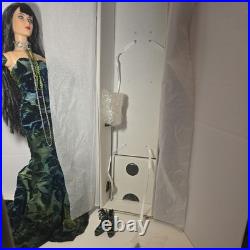 Tonner Sister Agnes Dreary Doll Watching the Garden Die with Box & unused Stand