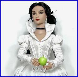 Tonner Snow Whyte From the Re-Imagination Collection LE 200 Preowned MINT