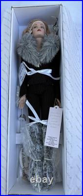 Tonner Sydney Chase Mover & Shaker Doll 16 NRFB Redhead TW3203 Tyler Wentworth