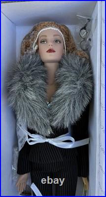 Tonner Sydney Chase Mover & Shaker Doll 16 NRFB Redhead TW3203 Tyler Wentworth