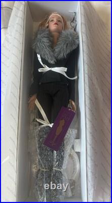 Tonner Sydney Chase Mover & Shaker Doll 16 NRFB Redhead TW3203 Tyler Wentworth