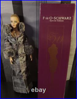 Tonner Sydney PURE PLATINUM FAO Store Exclusive Doll Rare LE 250