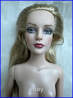 Tonner TYLER 2009 ULTRA BASIC SYDNEY CHASE 16Fashion Doll BW Body LE 300 No Box