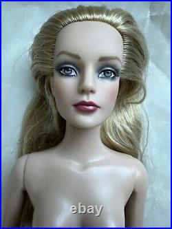 Tonner TYLER 2009 ULTRA BASIC SYDNEY CHASE 16Fashion Doll BW Body LE 300 No Box