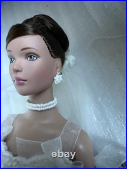 Tonner TYLER WENTWORTH 2001 COLLECTION 16 DRESSED DOLL FASHION SHOW FINALE LE