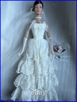 Tonner TYLER WENTWORTH 2001 COLLECTION 16 DRESSED DOLL FASHION SHOW FINALE LE