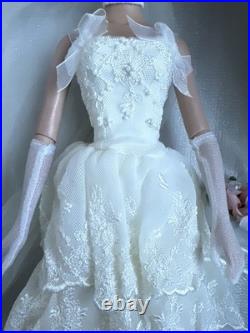 Tonner TYLER WENTWORTH 2001 COLLECTION 16 DRESSED DOLL FASHION SHOW FINALE LE