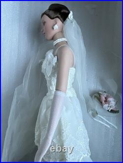 Tonner TYLER WENTWORTH 2001 COLLECTION 16 DRESSED DOLL FASHION SHOW FINALE LE