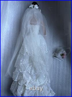 Tonner TYLER WENTWORTH 2001 COLLECTION 16 DRESSED DOLL FASHION SHOW FINALE LE
