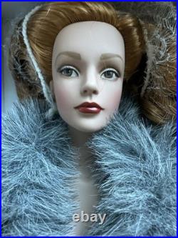 Tonner TYLER WENTWORTH 2002 MOVER & SHAKER SYDNEY CHASE 16 FASHION DOLL NRFB LE