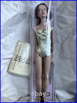 Tonner TYLER WENTWORTH 2003 RTW ELEGANCE SYDNEY CHASE 16 FASHION DOLL NEW NRFB