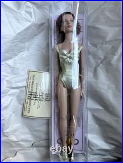 Tonner TYLER WENTWORTH 2003 RTW ELEGANCE SYDNEY CHASE 16 FASHION DOLL NEW NRFB