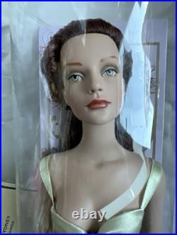Tonner TYLER WENTWORTH 2003 RTW ELEGANCE SYDNEY CHASE 16 FASHION DOLL NEW NRFB