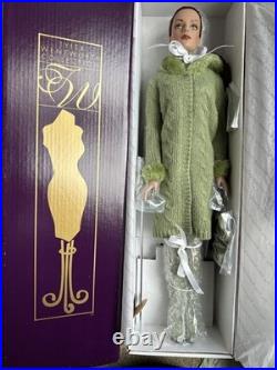Tonner TYLER WENTWORTH 2004 COLLECTION WINTERGREEN SYDNEY 16 FASHION DOLL NRFB