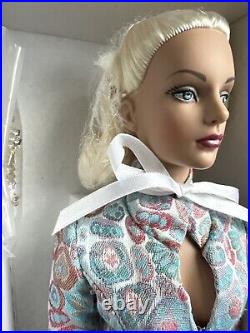 Tonner TYLER WENTWORTH 2004 ICE BLUE SYDNEY CHASE 16 DRESSED FASHION DOLL NRFB