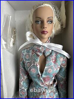 Tonner TYLER WENTWORTH 2004 ICE BLUE SYDNEY CHASE 16 DRESSED FASHION DOLL NRFB