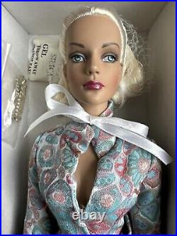 Tonner TYLER WENTWORTH 2004 ICE BLUE SYDNEY CHASE 16 DRESSED FASHION DOLL NRFB