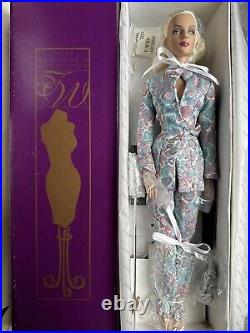 Tonner TYLER WENTWORTH 2004 ICE BLUE SYDNEY CHASE 16 DRESSED FASHION DOLL NRFB