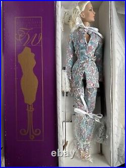 Tonner TYLER WENTWORTH 2004 ICE BLUE SYDNEY CHASE 16 DRESSED FASHION DOLL NRFB