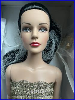 Tonner TYLER WENTWORTH 2006 BYZANTINE SYDNEY CHASE 16 DRESSED FASHION DOLL BW