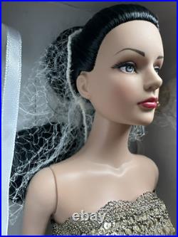 Tonner TYLER WENTWORTH 2006 BYZANTINE SYDNEY CHASE 16 DRESSED FASHION DOLL BW