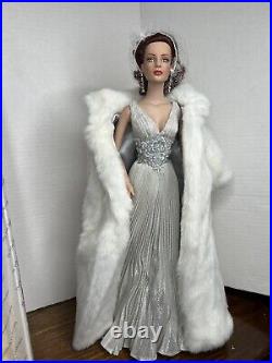 Tonner TYLER WENTWORTH 2006 COLLECTION WINTER FLAME SYDNEY CHASE 16 DOLL LE 300 Tonner TYLER WENTWORTH 2006 COLLECTION WINTER FLAME SYDNEY CHASE 16 DOLL LE 300