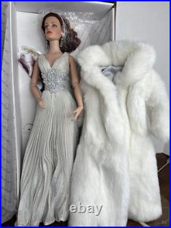 Tonner TYLER WENTWORTH 2006 COLLECTION WINTER FLAME SYDNEY CHASE 16 DOLL LE 300 Tonner TYLER WENTWORTH 2006 COLLECTION WINTER FLAME SYDNEY CHASE 16 DOLL LE 300