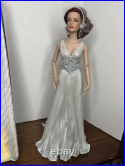 Tonner TYLER WENTWORTH 2006 COLLECTION WINTER FLAME SYDNEY CHASE 16 DOLL LE 300 Tonner TYLER WENTWORTH 2006 COLLECTION WINTER FLAME SYDNEY CHASE 16 DOLL LE 300