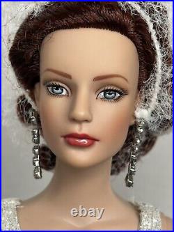 Tonner TYLER WENTWORTH 2006 COLLECTION WINTER FLAME SYDNEY CHASE 16 DOLL LE 300 Tonner TYLER WENTWORTH 2006 COLLECTION WINTER FLAME SYDNEY CHASE 16 DOLL LE 300