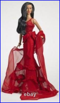 Tonner TYLER WENTWORTH 2006 COLLECTORS UNITED ROYAL RED JAC 16 FASHION DOLL