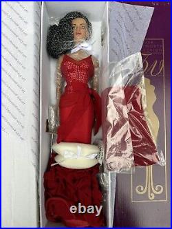 Tonner TYLER WENTWORTH 2006 COLLECTORS UNITED ROYAL RED JAC 16 FASHION DOLL NIB