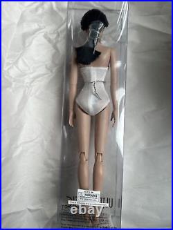 Tonner TYLER WENTWORTH 2008 ULTRA BASIC RAVEN 16 Fashion Doll BW Body NEW NRFB