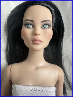 Tonner TYLER WENTWORTH 2009 ULTRA BASIC MEI LI RAVEN 16 Fashion Doll BW Body LE