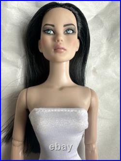 Tonner TYLER WENTWORTH 2009 ULTRA BASIC MEI LI RAVEN 16 Fashion Doll BW Body LE